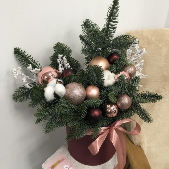 Новогодняя композиция из нобилиса (ели)