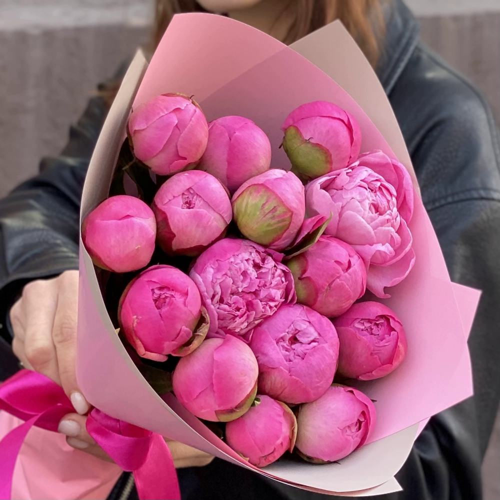 Букет из 15 розовых пионов