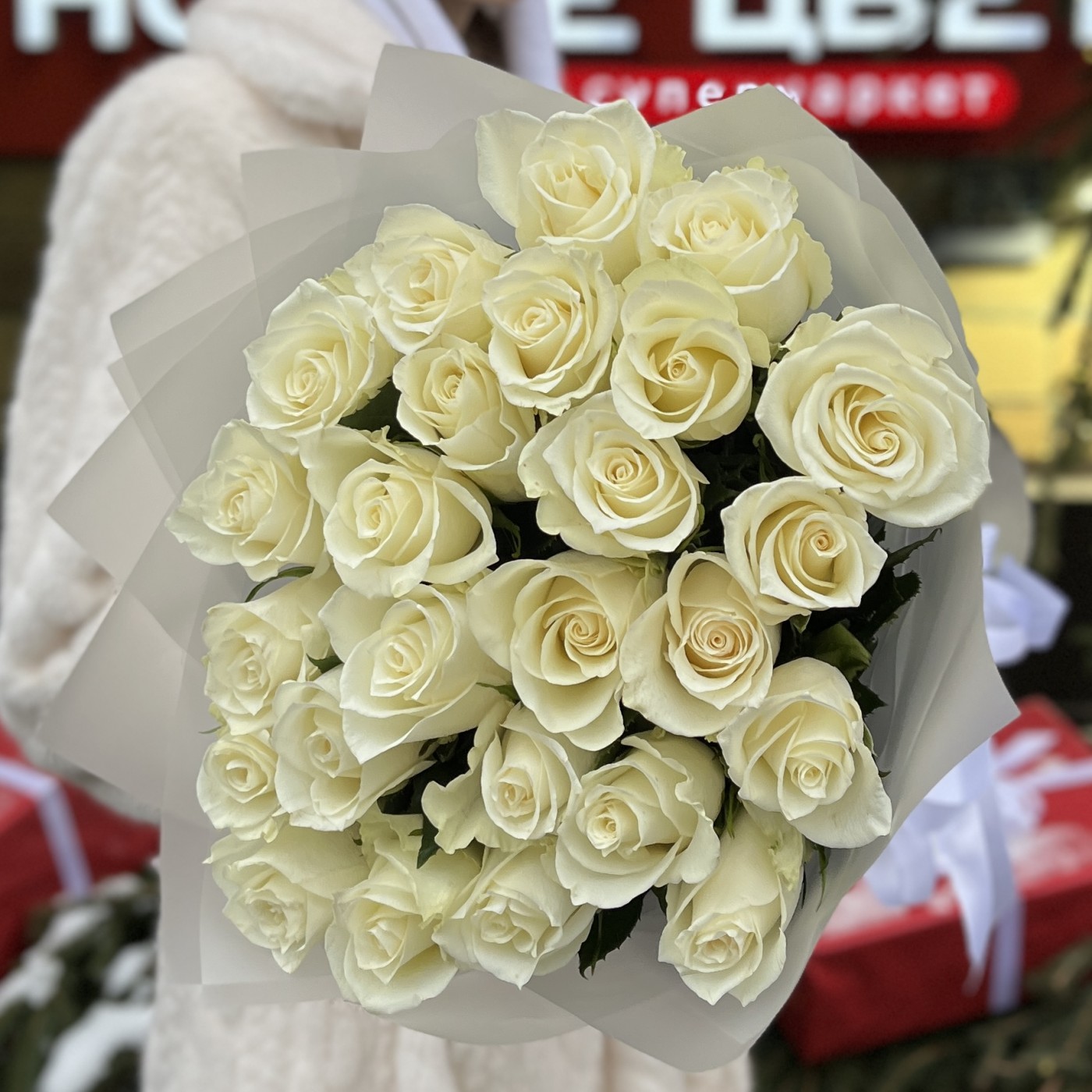 25 белых роз Эквадор 70 см