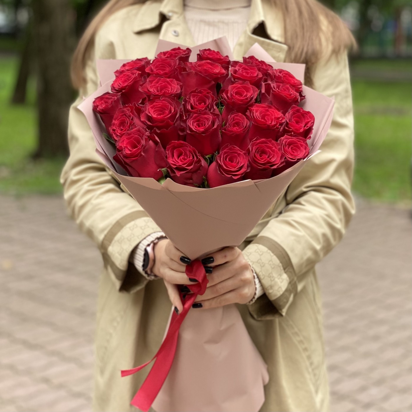 25 красных роз 50 см