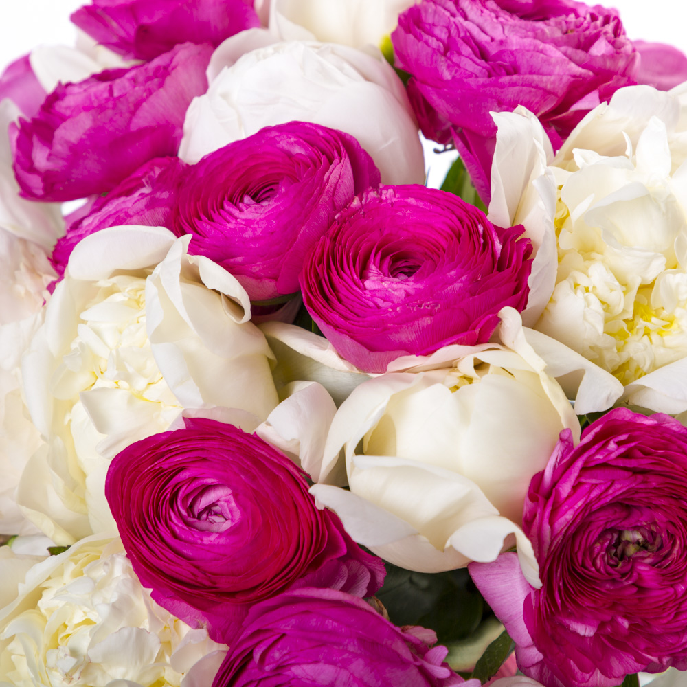 Букет из пионов и ранункулюсов