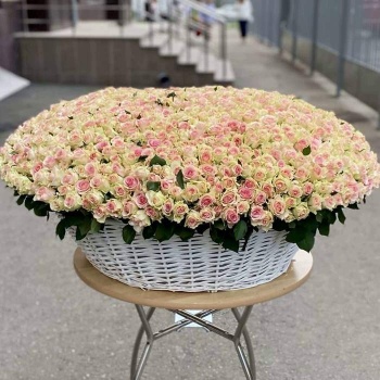 Нежно-розовый