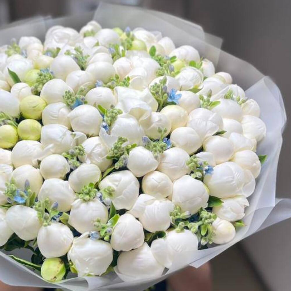 Букет из 101 белого пиона