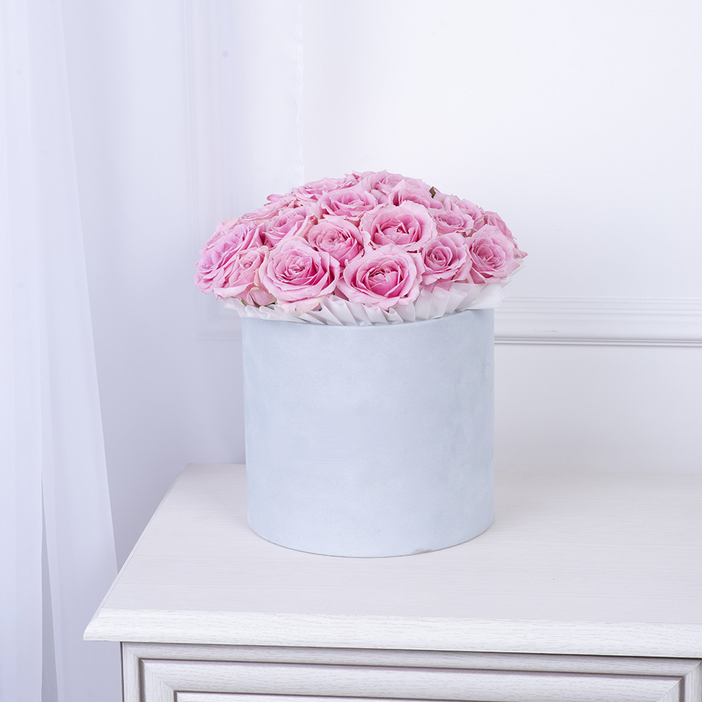 25 розовых роз premium в серой бархатной шляпной коробке