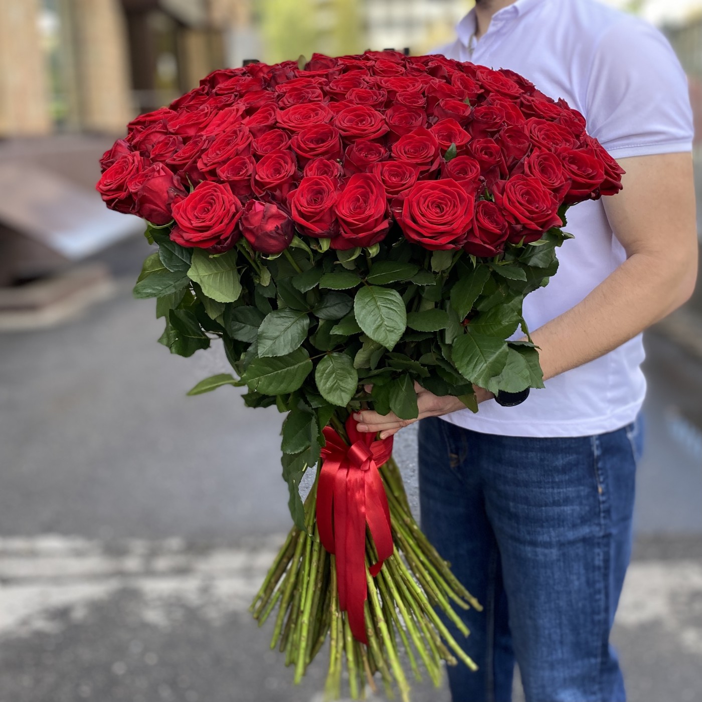 101 красная роза Эквадор 90 см.