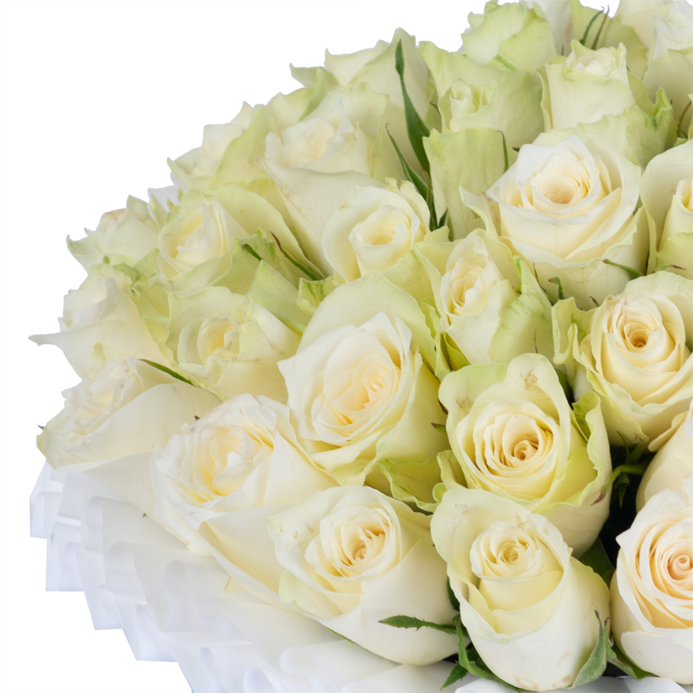 Букет из 35 белых роз в голубой шляпной коробке