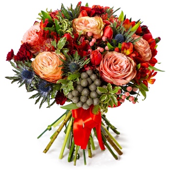 Букет с розами и эрингиумом