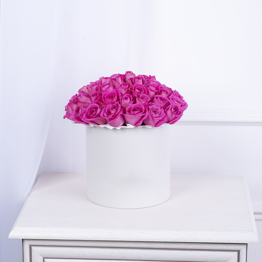 Букет из 35 розовых роз в белой шляпной коробке