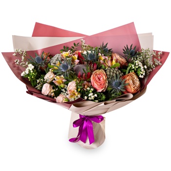 Букет с розами, протеей и брунией