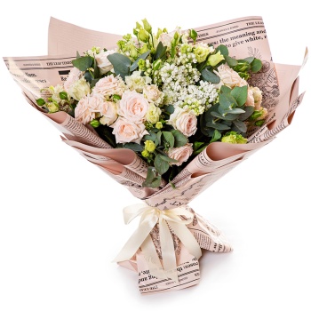 Букет из роз, эустомы и сирени