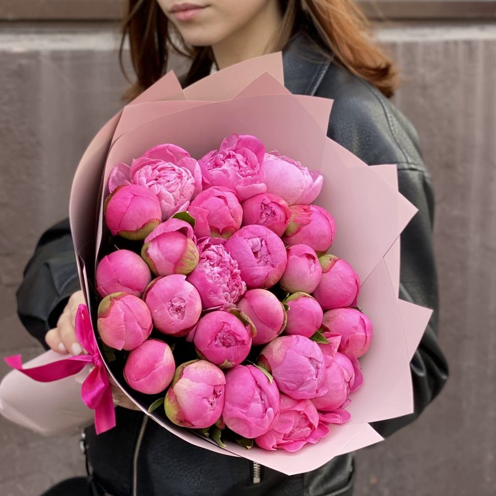 Букет из 25 розовых пионов
