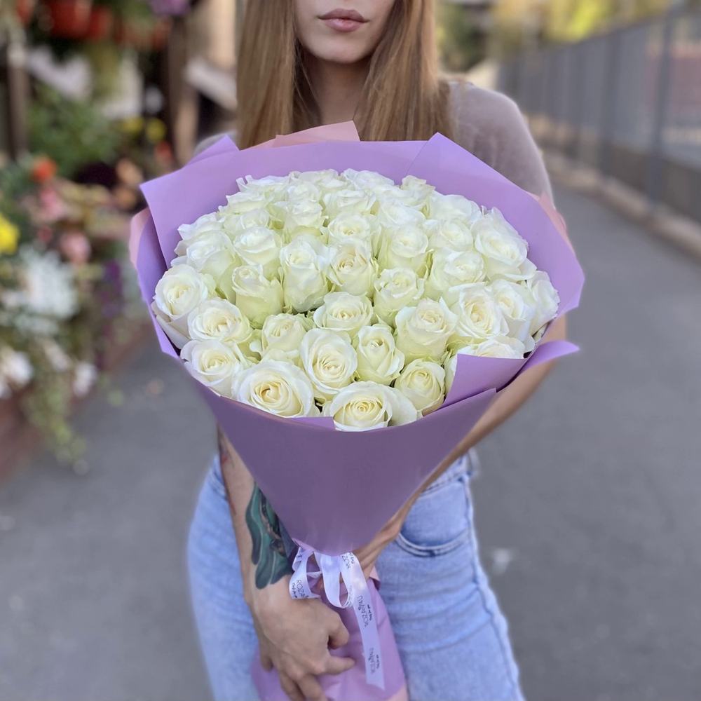 51 белая роза Premium 60 см