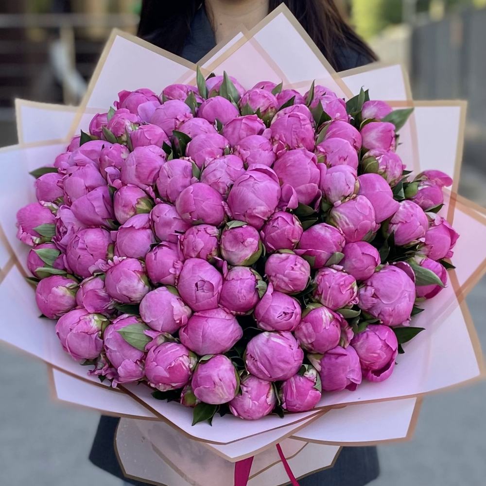 Букет из 101 розового пиона
