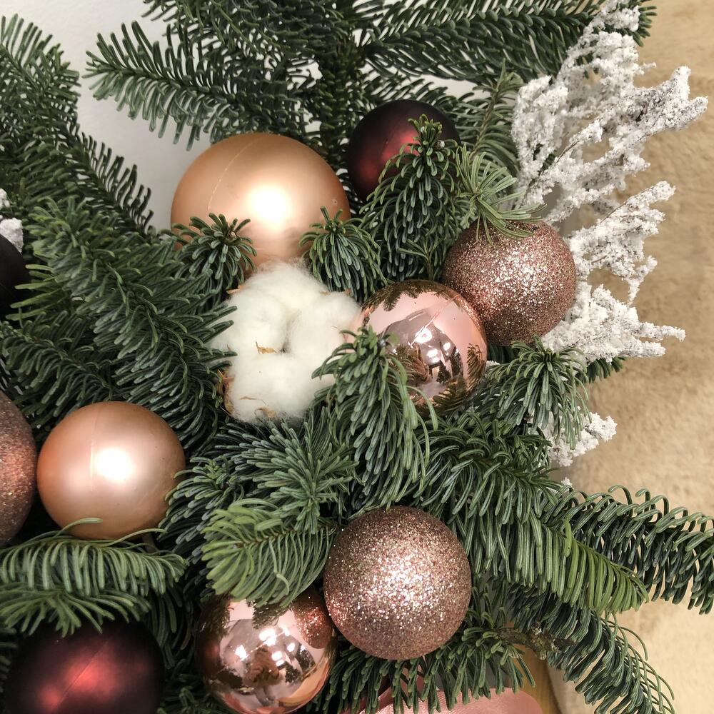 Новогодняя композиция из нобилиса (ели)