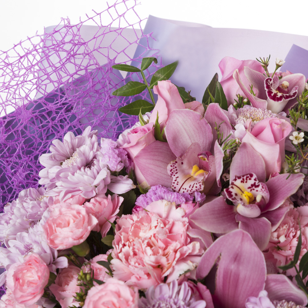 Букет из альстромерий и хризантем