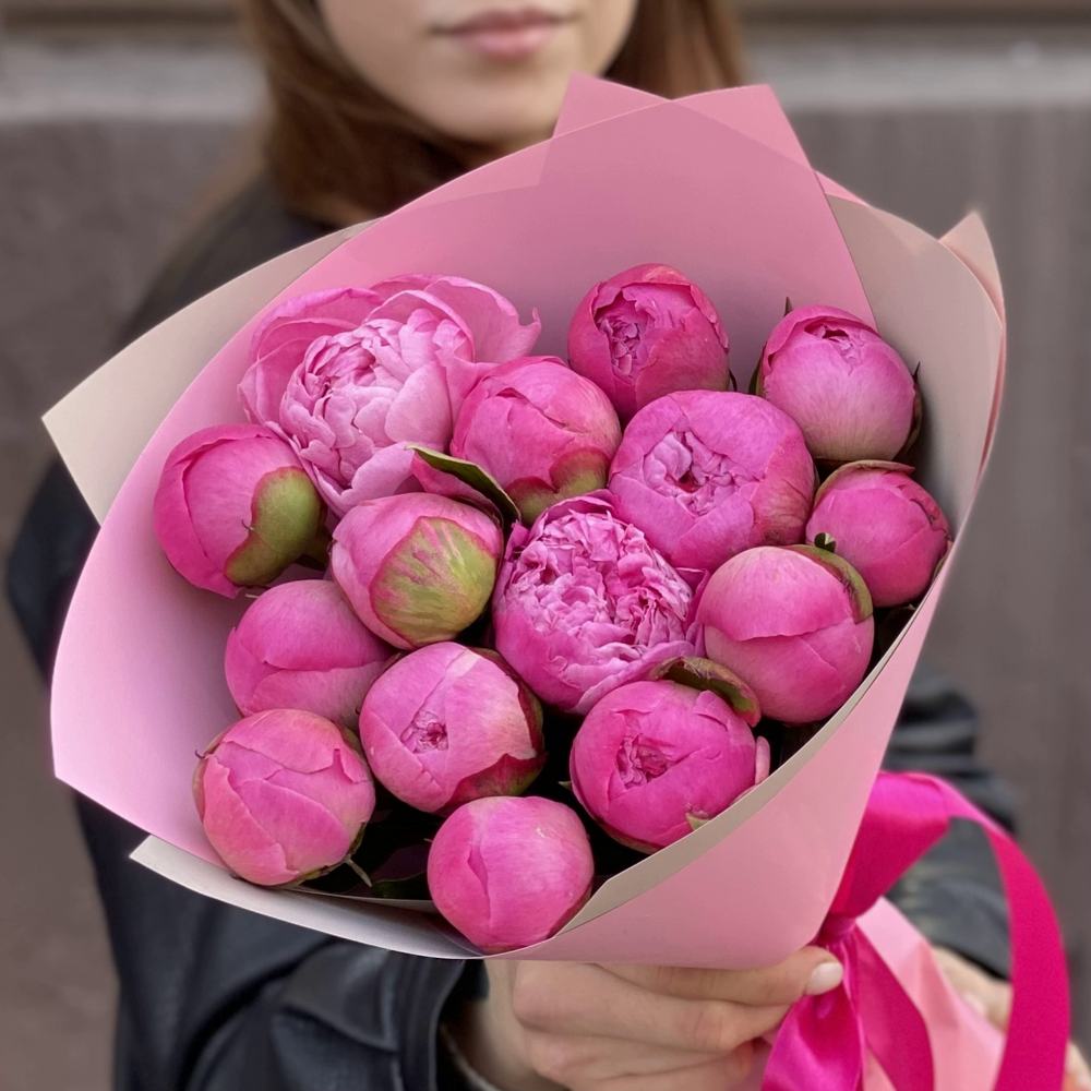 Букет из 15 розовых пионов