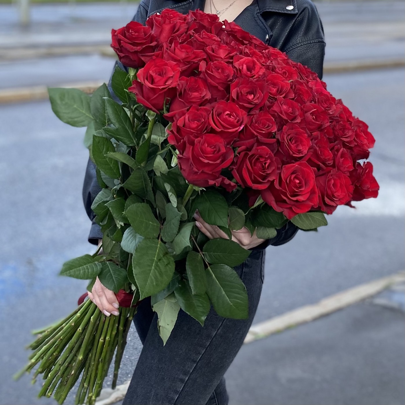 51 красная роза Premium 80 см