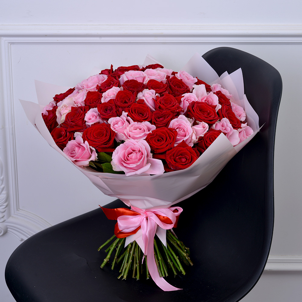 Букет из 75 красных и розовых роз Premium 40 см