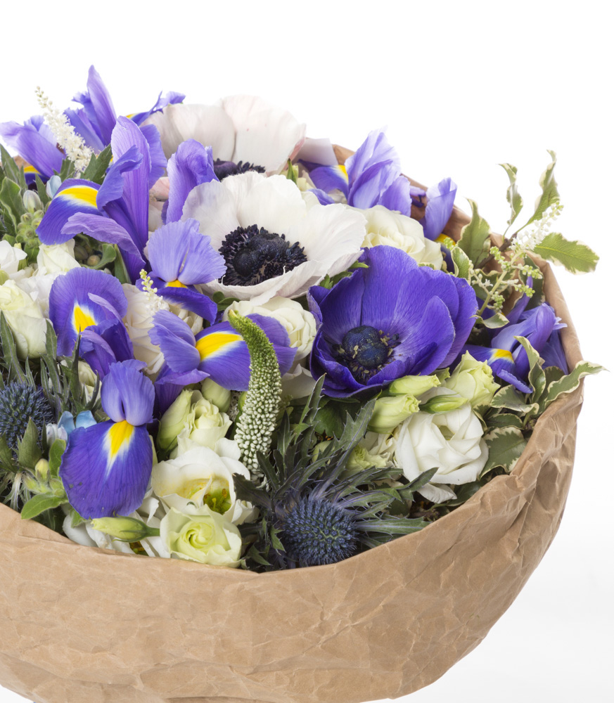 Букет из роз, ириса и эустом