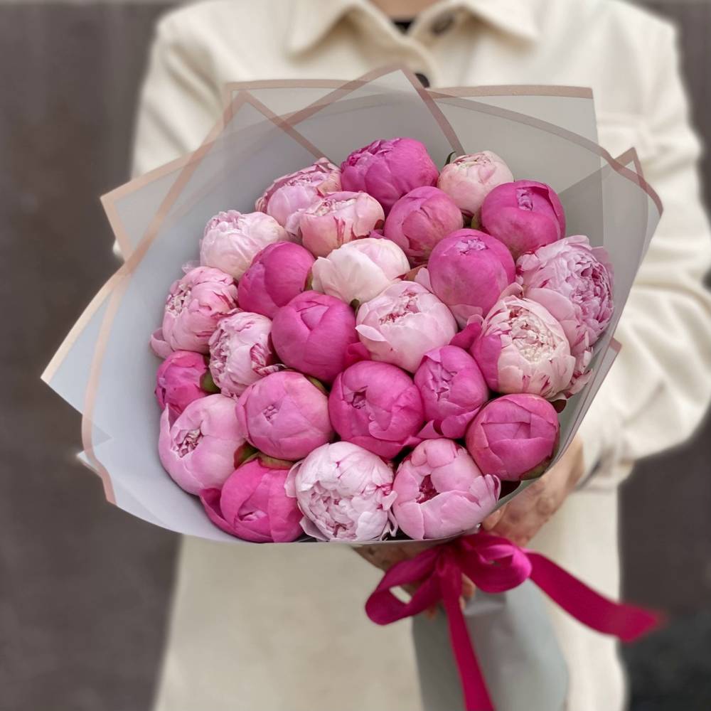 Букет из 25 разноцветных пиона