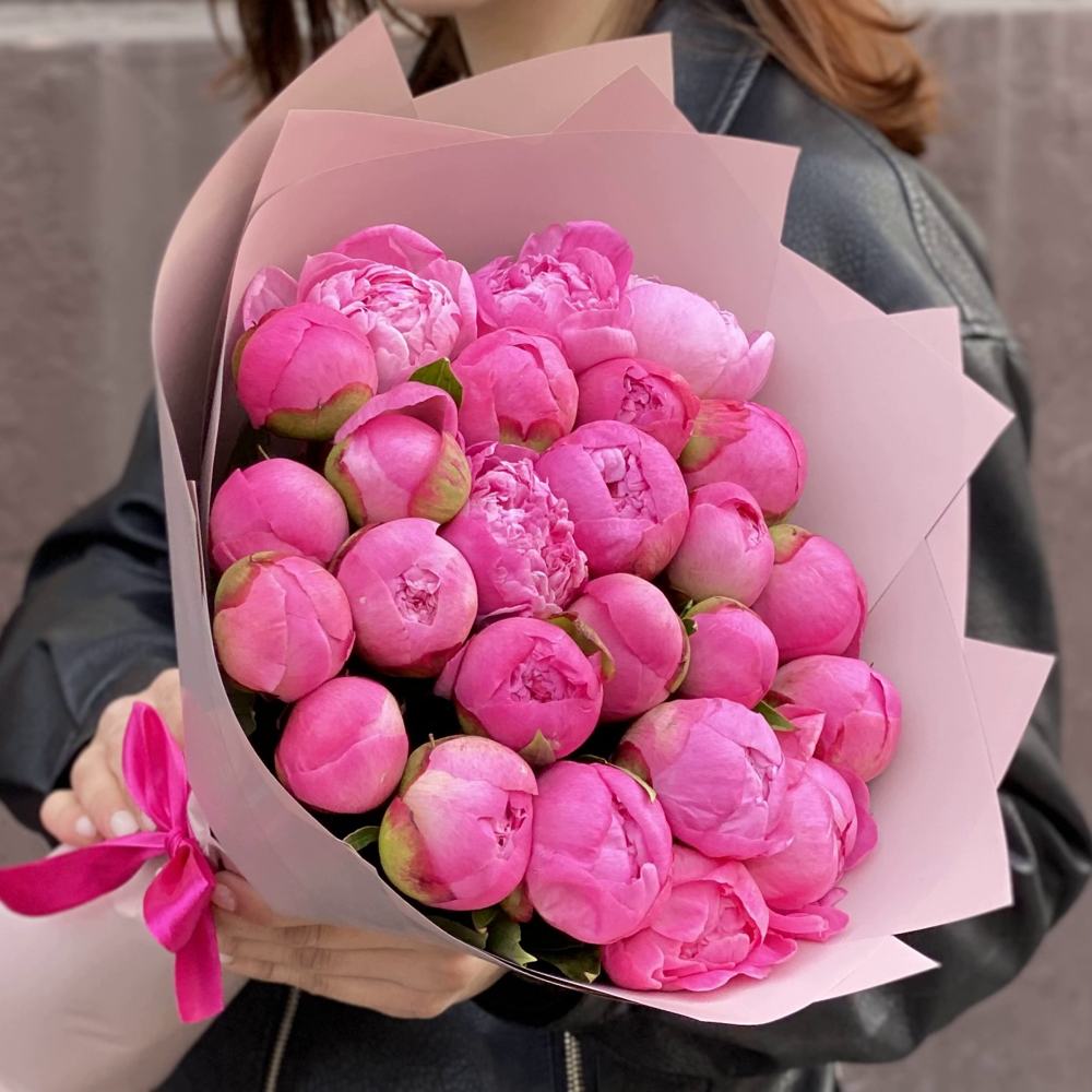 Букет из 25 розовых пионов