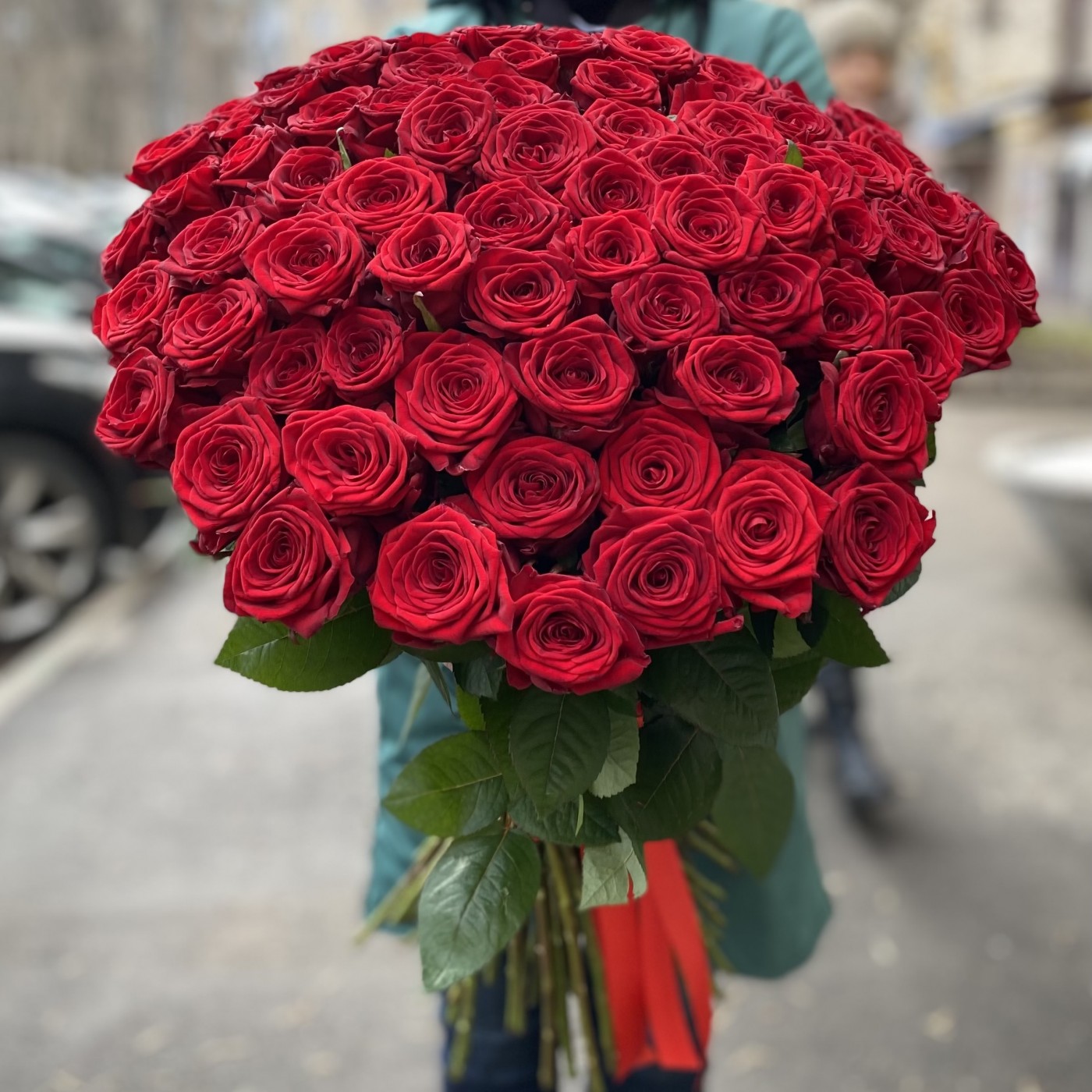 101 красная роза Premium 70 см.