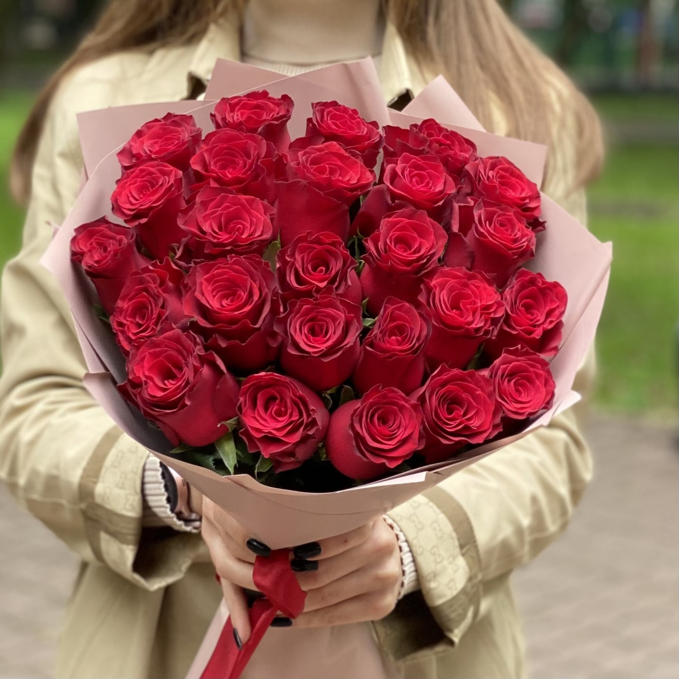 25 красных роз 50 см