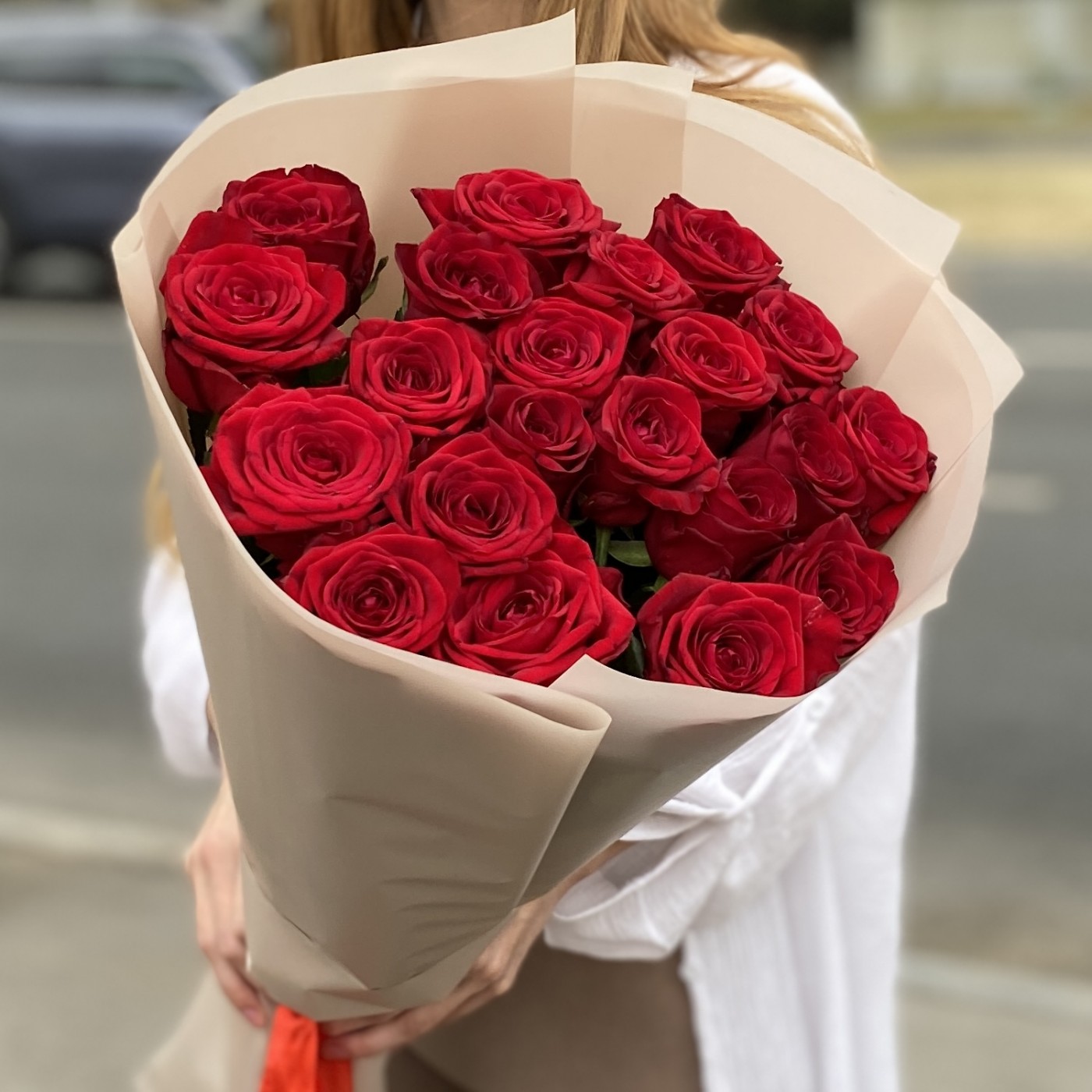 Букет из 21 красной розы 70 см