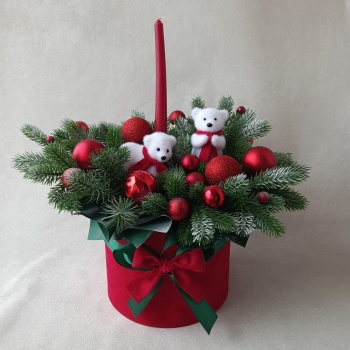 Новогодняя композиция со свечей в бархатной коробочке