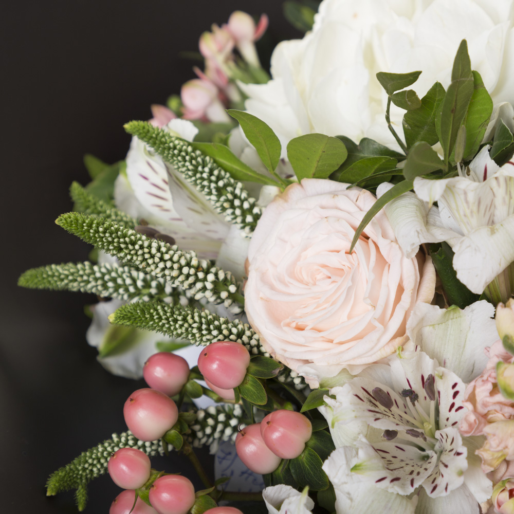 Букет из гортензии, розы и маттиолы