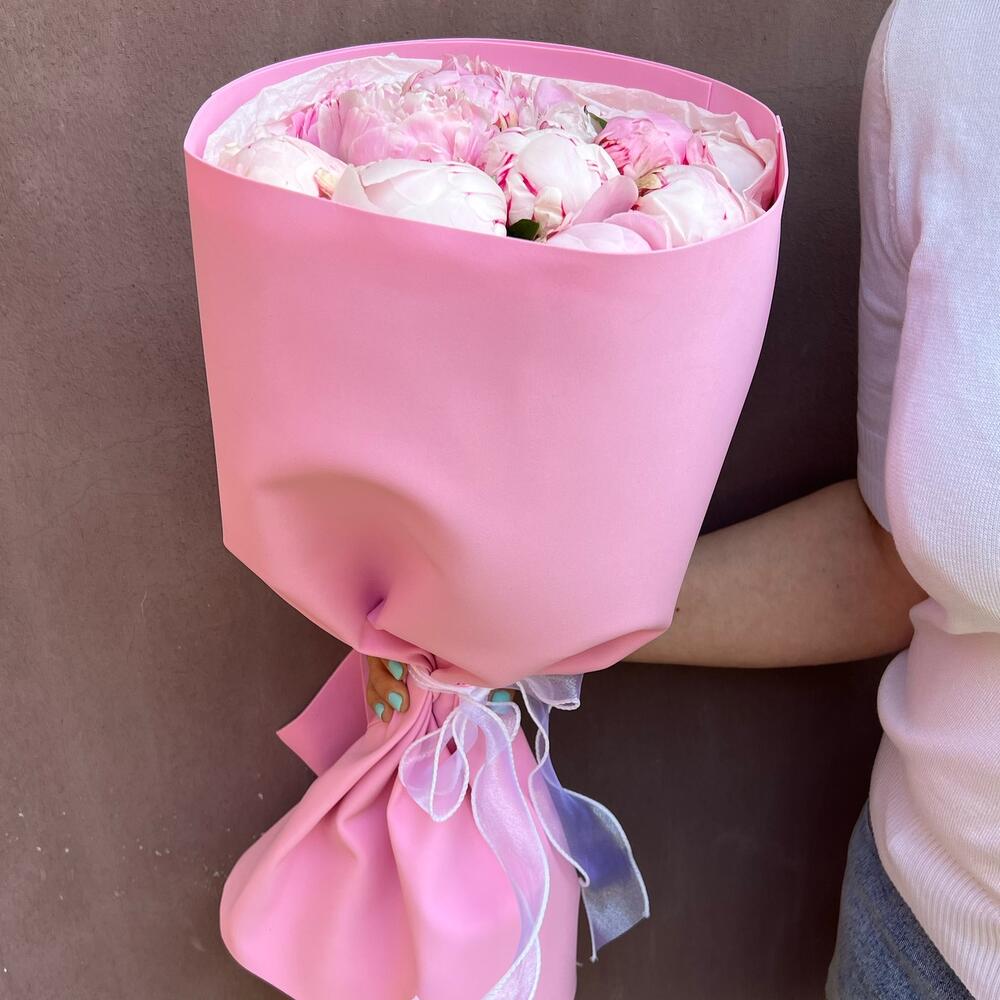 Букет из 11 нежно-розовых пионов