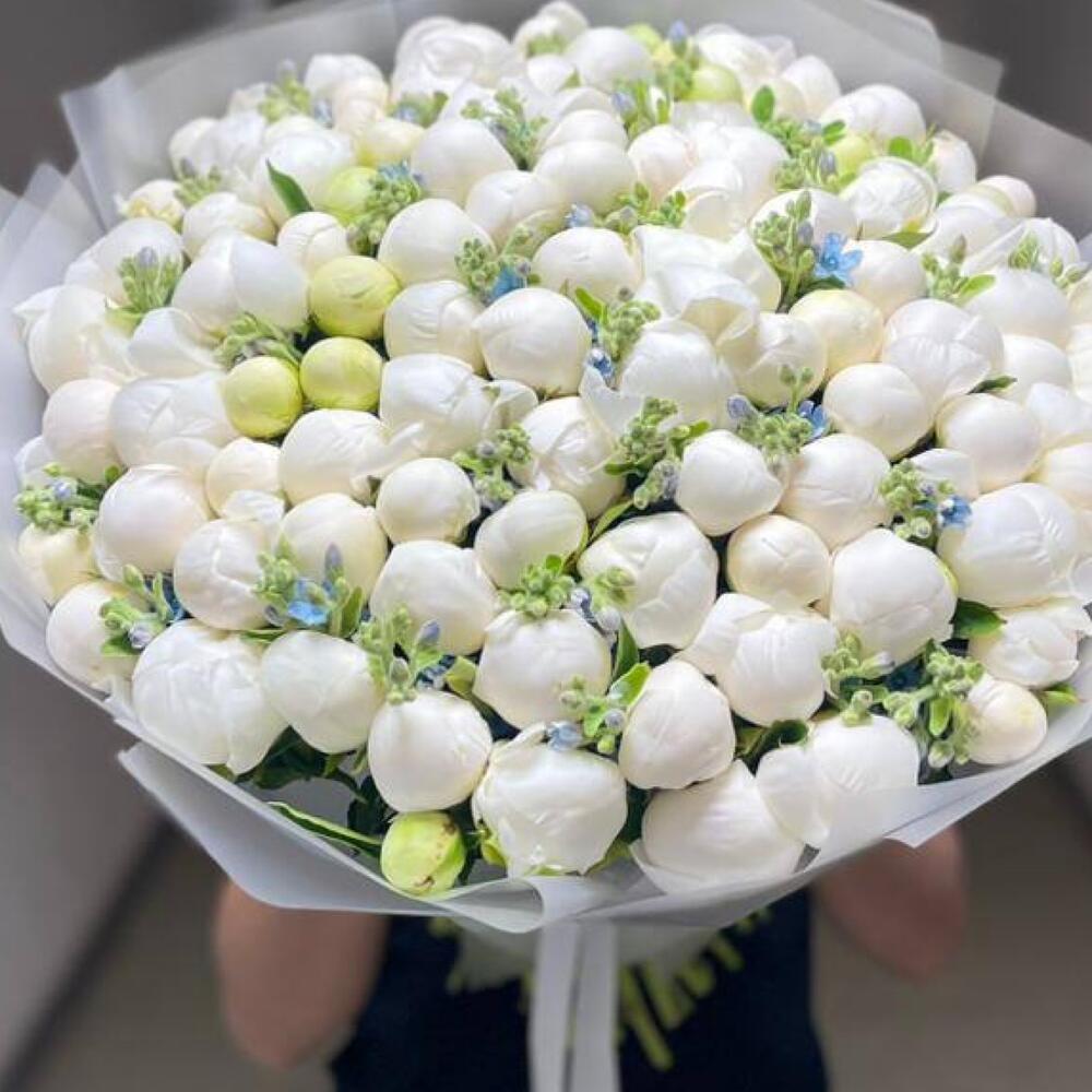 Букет из 101 белого пиона