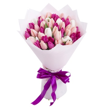 51 разноцветный тюльпан в пленке