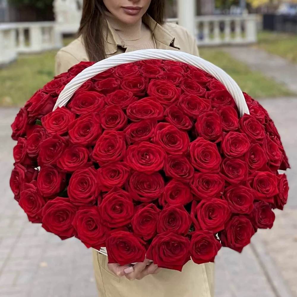 101 красная роза в корзине